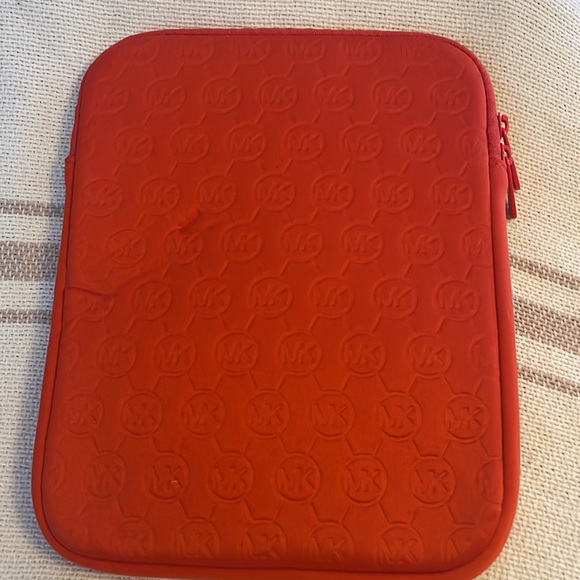 NWT Michael Kors Electronics Pouch - Picture 2 of 10